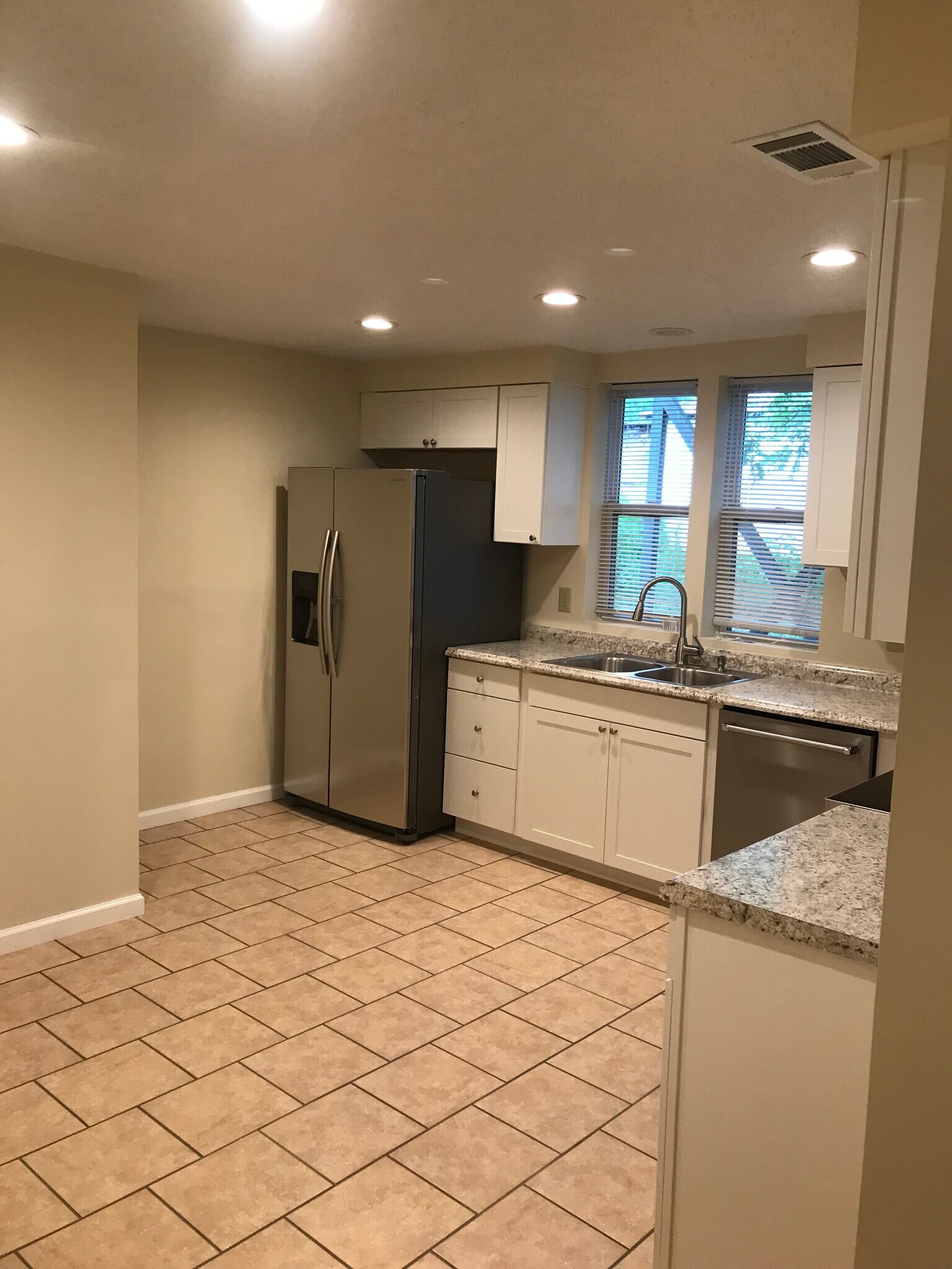 Building Photo - 201 W Locust St