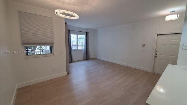 Building Photo - 3205 NE 184th St
