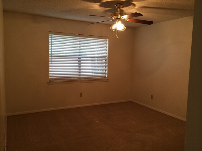 Building Photo - FEEL AT HOME AT LAKE SHORE VILLAS *Upstairs*