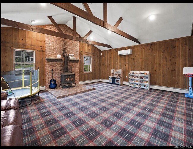 Building Photo - 14 Brisman Dr