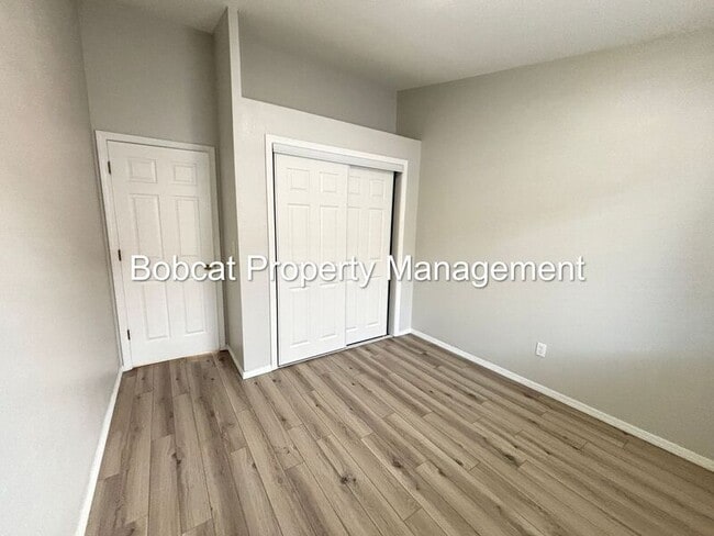 Building Photo - 2319 Blue Haven Ln