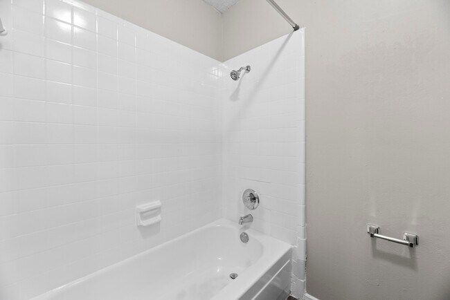 Building Photo - 6816 Westglen Dr