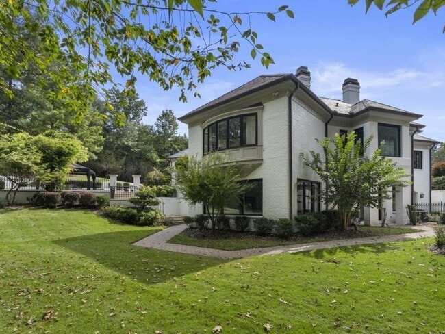 Building Photo - 997 Davis Dr NW