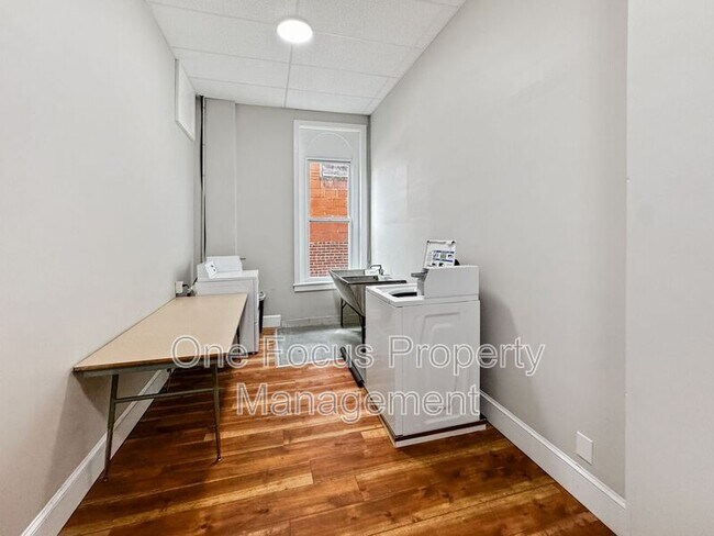 Building Photo - 307 N Vesper St