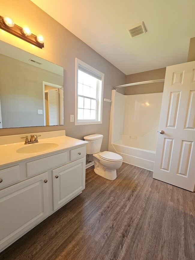 Building Photo - Updated 4Bed, 2.5 Bath in Jacksonville!