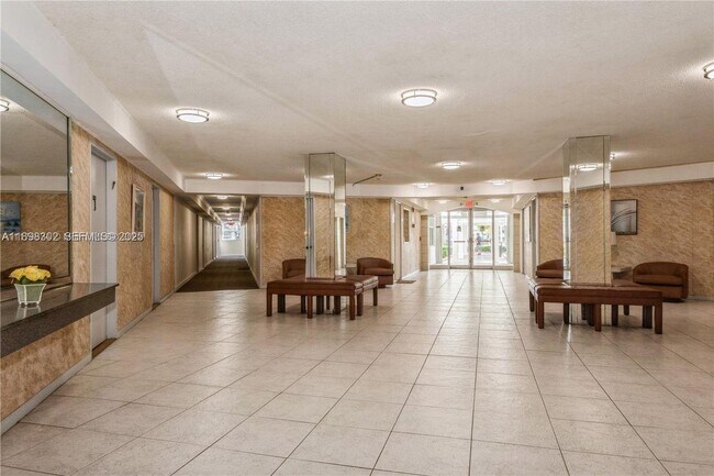 Building Photo - 1913 S Ocean Dr