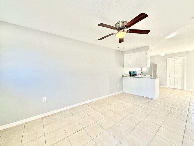 Building Photo - 3407 Palm Dr