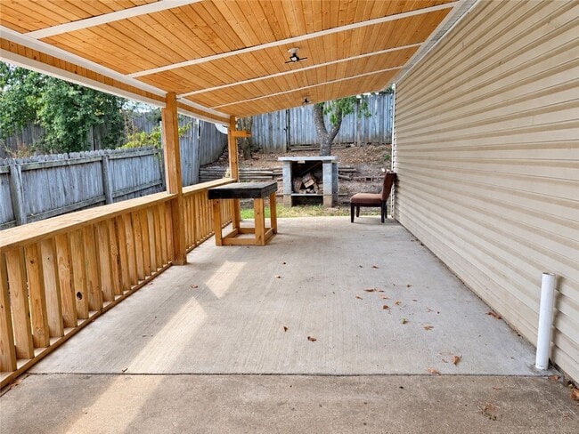 Building Photo - 2678 Brookside St