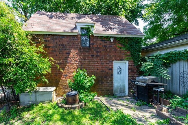 Building Photo - 8911 Manor Ave
