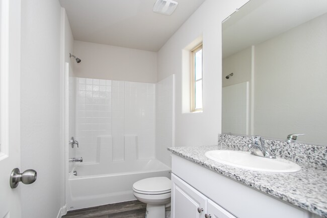 Building Photo - 3Br Home $1799 59th Ave/Broadway