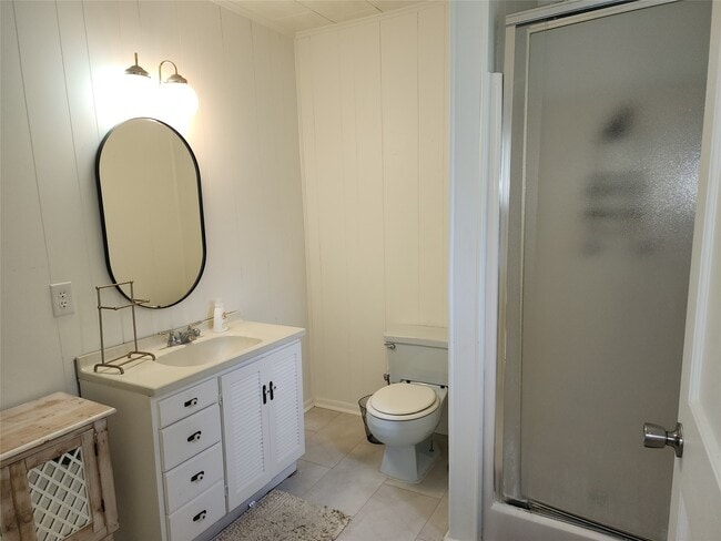 Building Photo - 1104 E Sycamore St