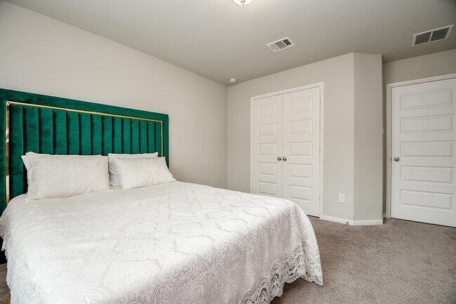 Building Photo - 2707 Dry Creek Dr