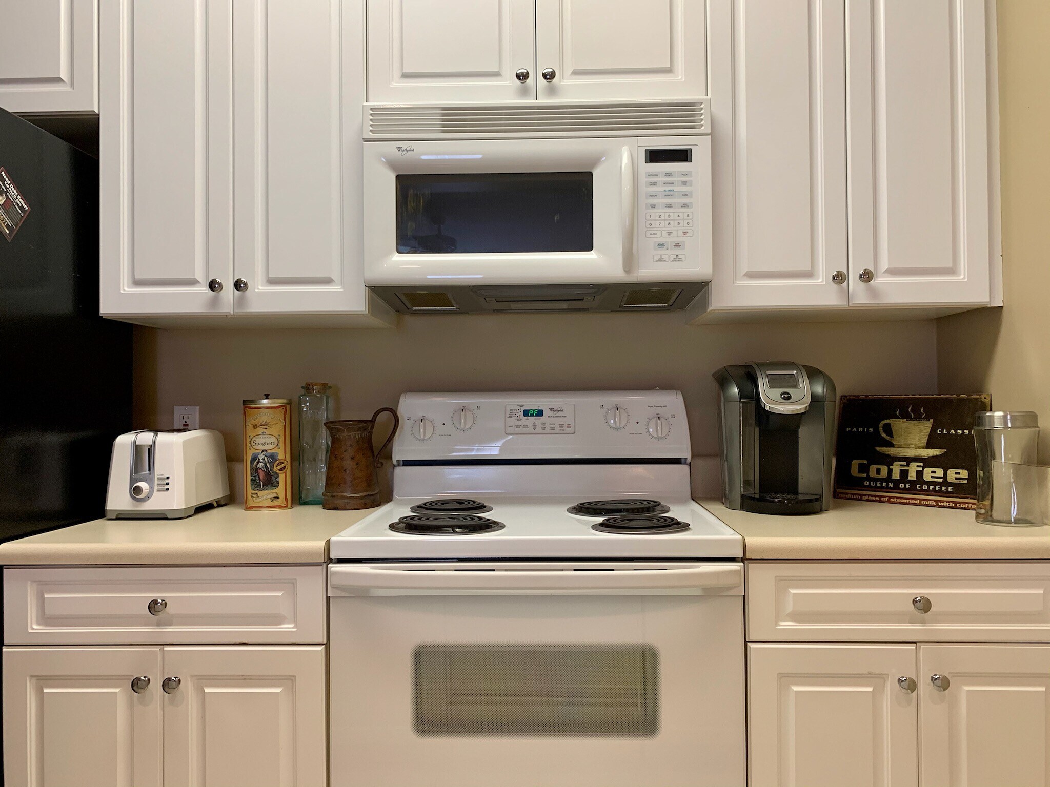 Kitchen - 423 N Donahue Dr