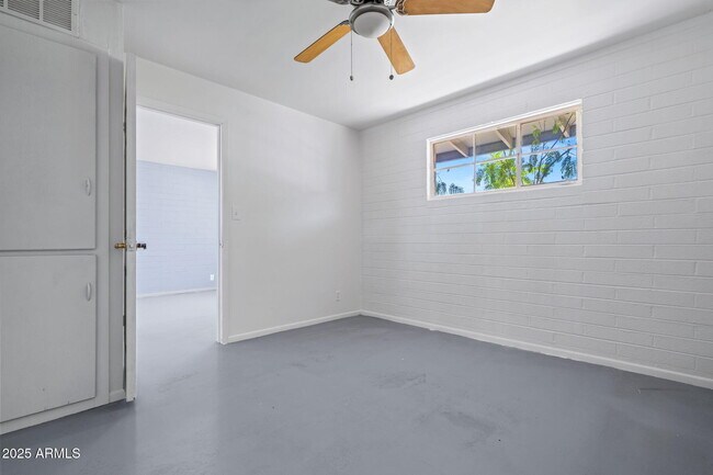 Building Photo - 1102 S Stratton Ln