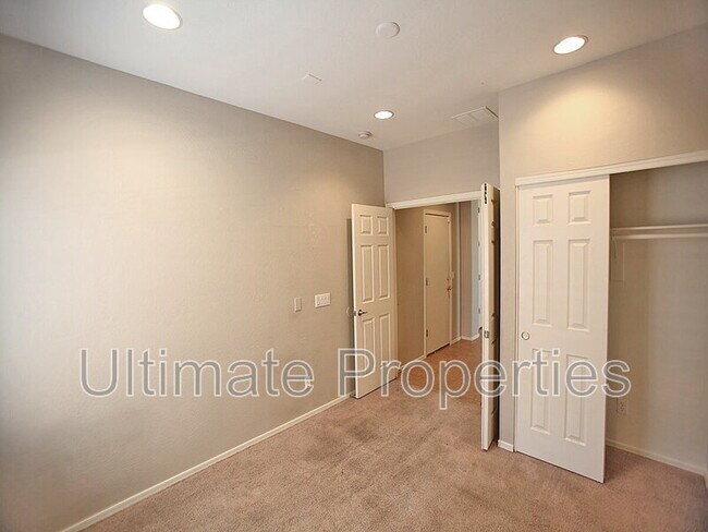 Building Photo - 4715 S 99th Dr