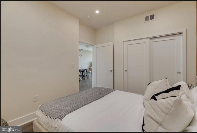 Building Photo - 150 S Independence Mall W