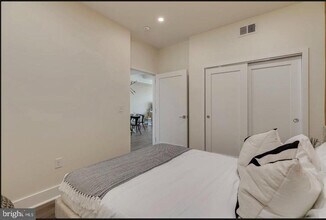 Building Photo - 150 S Independence Mall W