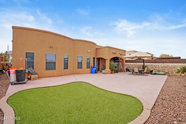 Building Photo - 3845 Tierra Campa Dr