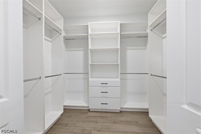 Building Photo - 500 Sunset Rd N