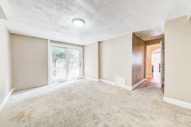 Building Photo - 59 Barry St