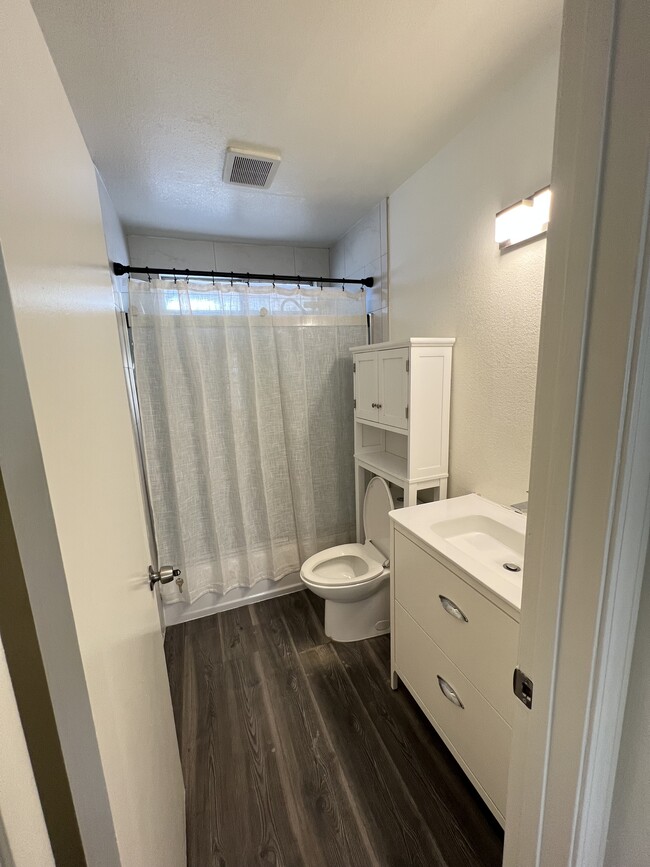 Bathroom - 1408 Everton Pl