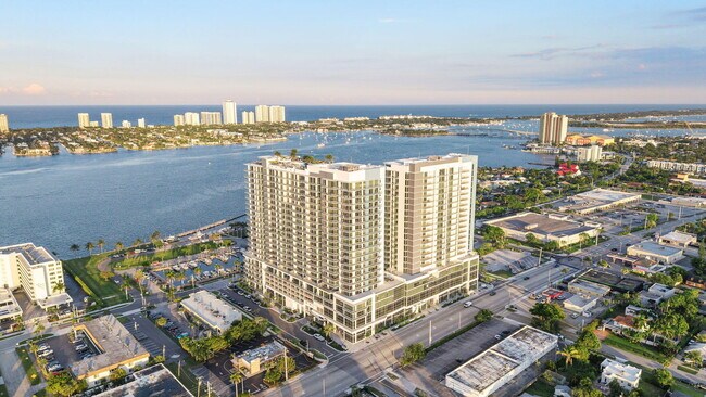 Building Photo - 220 Lake Shore Dr