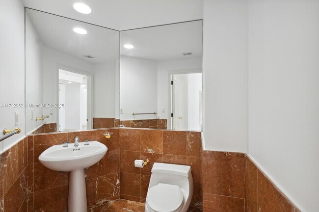 Building Photo - 888 Brickell Key Dr