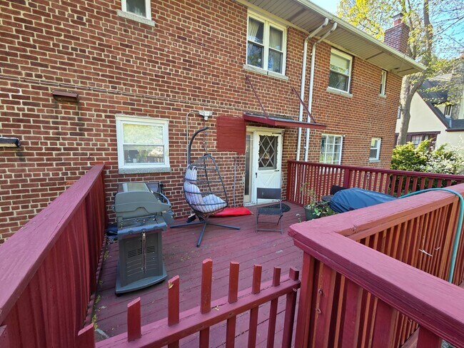 Building Photo - 552 Manor Ridge Rd