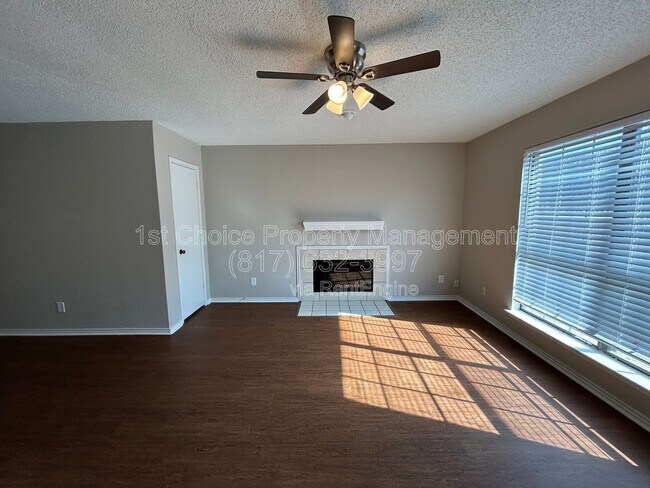 Building Photo - 7425 Kingswood Dr