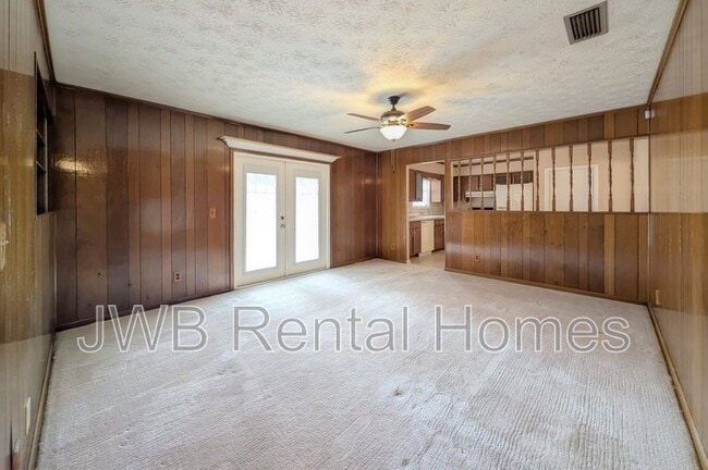 Building Photo - 1620 Bay Cir E