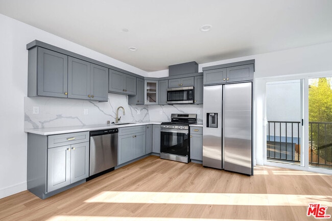 Building Photo - 10803 Kling St