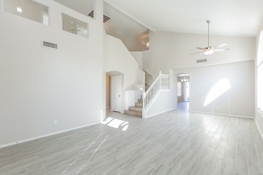 Building Photo - 13042 W Monterey Way