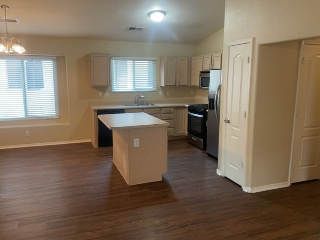 Building Photo - 736 Autumn Meadows Dr