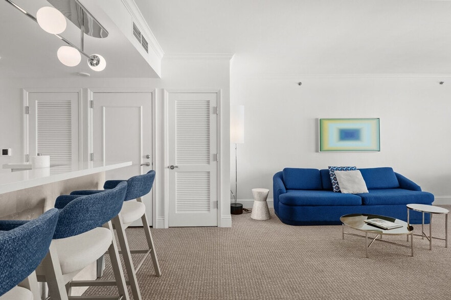 Building Photo - 4441 Collins Ave
