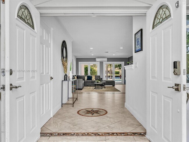 Building Photo - 413 Tamarind Dr