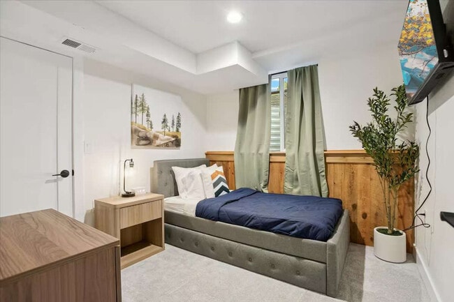 Building Photo - 6186 Sunshine Canyon Dr