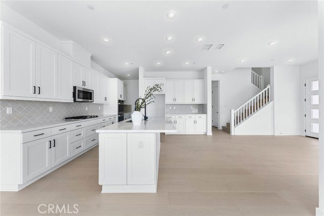 Building Photo - 123 Bosal