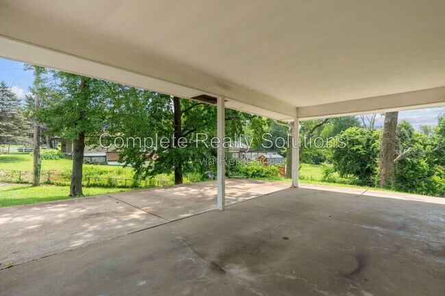 Building Photo - 5661 Bermuda Dr