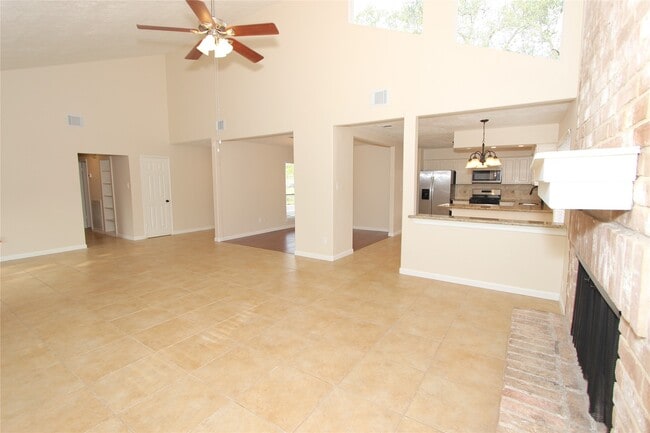 Building Photo - 2731 Colony Dr