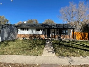 Building Photo - 3 Bed 2 Bath Home With 2000+ Square Feet With Exclusive Access to Rock Island Trail!!