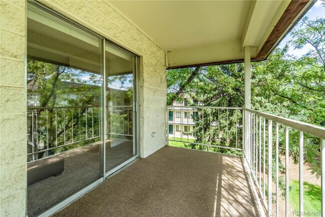 Building Photo - 2 bedroom condo for immediate rental ** SE...