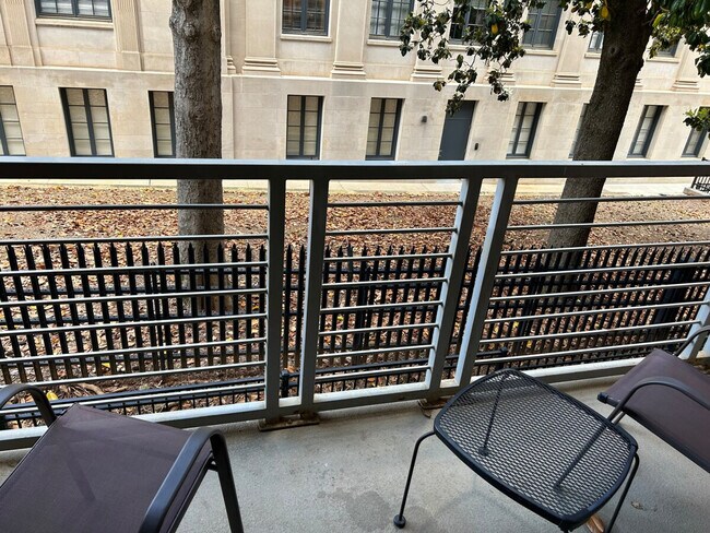 Building Photo - 539 W Trade St