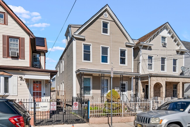 Building Photo - 79 Irving St