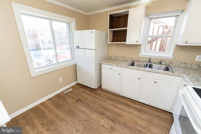 Building Photo - 516 Bay St