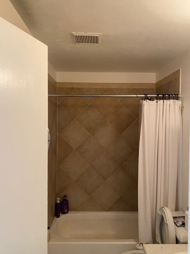 Building Photo - 2 Bed Plus Office 1.5 Bath Two Floor Condo In Ideal Central Boulder Location!