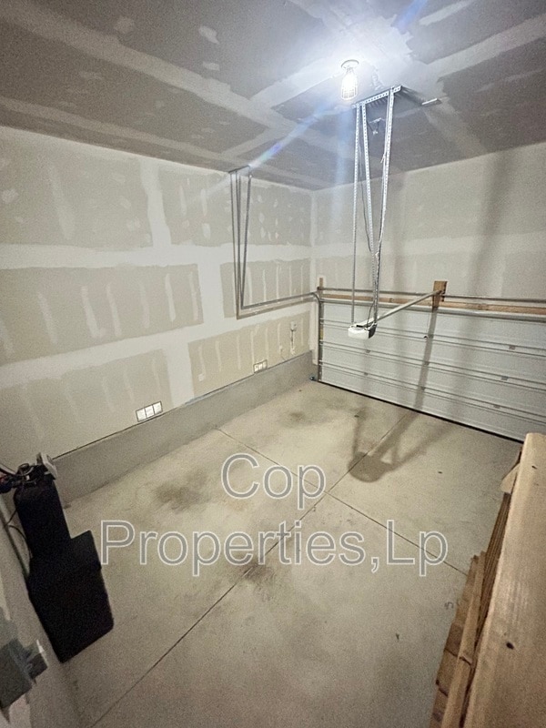 Building Photo - 8033 San Mirienda
