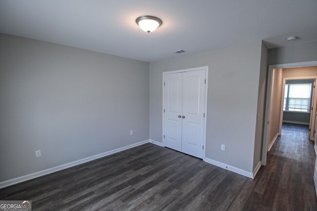 Building Photo - 200 Evans Ter