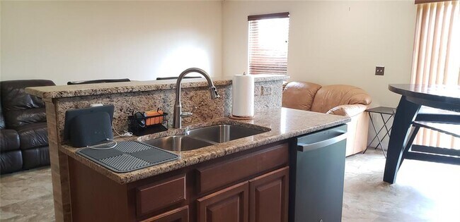 Building Photo - 4560 Ashburn Square Dr