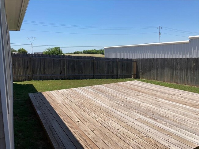 Building Photo - 480 Triumph Rd
