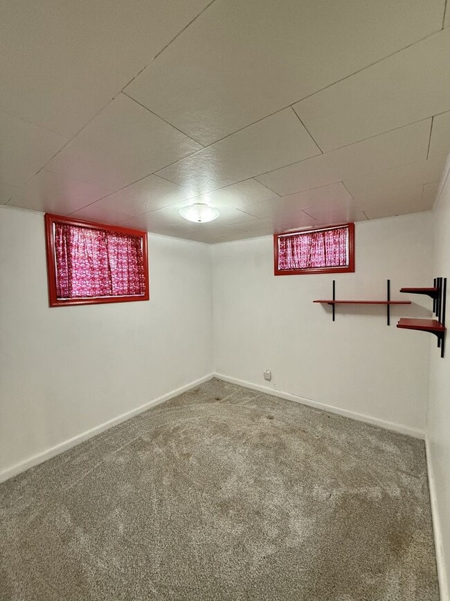 Building Photo - Cute, Comfy & Convenient — 4-Bedroom Ogden...